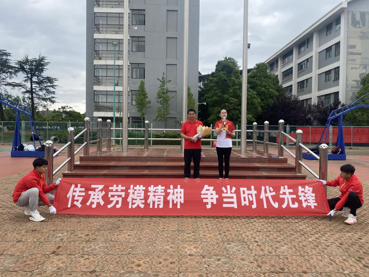 传承劳模精神 争当时代先锋 ——昆明市体育学校开展“劳模工匠进校园”活动